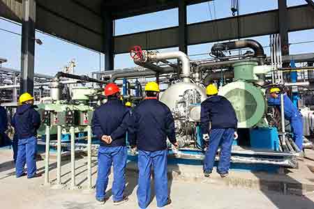 摩斯国际两级串联火炬气回收液环压缩机组在陕西延长石油集团使用现场