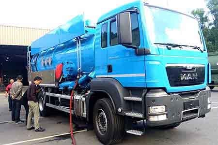 摩斯国际液环泵在市政行业吸污车使用现场